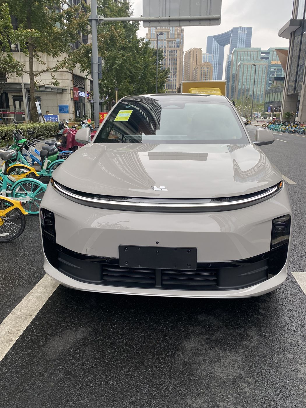 888集团电子游戏 MEGA 高压纯电 MPV